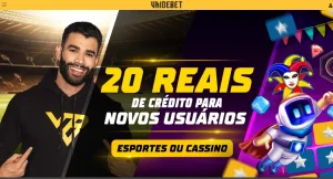 A imagem mostra uma faixa amarela na parte superior, escrito "VAIDEBET" em letras pretas. O fundo da imagem, ao lado esquerdo da imagem, mostra um estádio de futebol até a metade da imagem, com a imagem do cantor Gustavo Lima utilizando um casaco preto com uma logo, apontando para ela. A outra metade da imagem possui um fundo em roxo, com ilustrações coloridas, como a de um robô branco, com detalhes em tons de azul, "voando", e há tambmém outras ilustrações coloridas. No centro da imagem há m texto, escrito "20 REAIS", em amarelo, e "DE CRÉDITO PARA NOVOS USUÁRIOS", em branco. Logo abaixo, há uma faixa amarela arredondada, escrito: " ESPORTES OU CASSINO' com letras em preto.